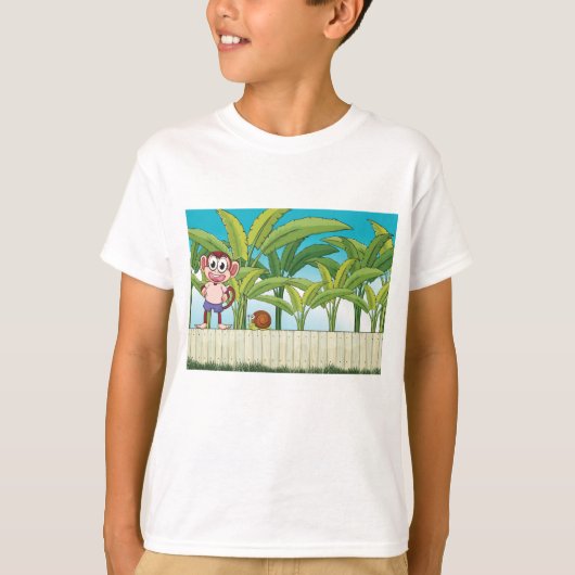 Aap en slak in een tropisch Oerwoud T-shirt (Voorkant)