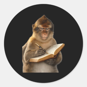 Aap leest boek schrijft in journaal boekenliefhebb ronde sticker