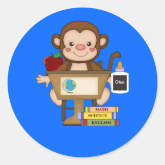 Aap op School Zittend aan Bureau Ronde Sticker