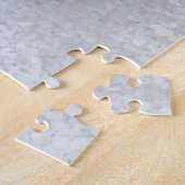 Aardappelmacro als achtergrond met zout legpuzzel (Zijkant)