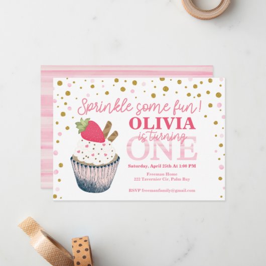 Aardbei 1e verjaardag uitnodiging – Sweet Pink "B (Voorkant / Achterkant in situ)