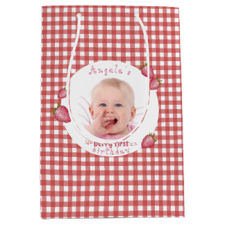Aardbei Berry First Birthday Medium Cadeauzakje