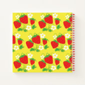 Aardbei en Bloem Geel Patroon Met Monogram Notitieboek (Achterkant)
