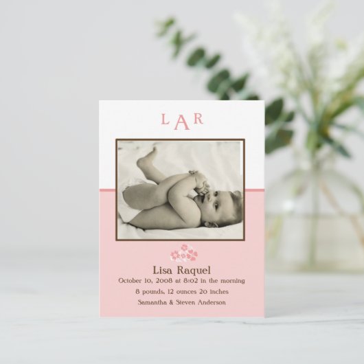 Aardbei Monogram Foto geboortedatum Aankondigingskaart (Staand voorkant)