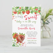 Aardbeien Baby shower Girl Invitation Kaart (Staand voorkant)