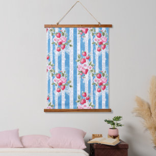 Aardbeien & Bloemen op Blue Stripes Hangend Wandkleed