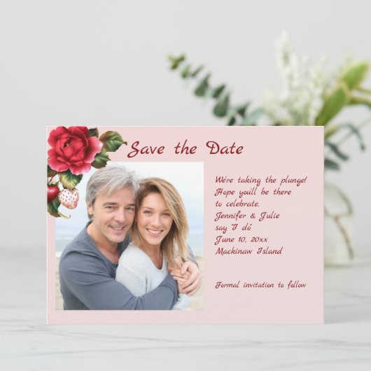 Aardbeien en rode rozen Foto opslaan datum Save The Date (Staand voorkant)
