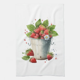 Aardbeien in een emmer theedoek