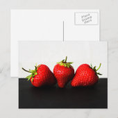 Aardbeien op wit over zwart pccna briefkaart (Voorkant / Achterkant)