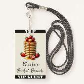 Aardbeienpannenkoeken Stack Bruids Brunch VIP Pass Badge (Achterkant met draagriem)