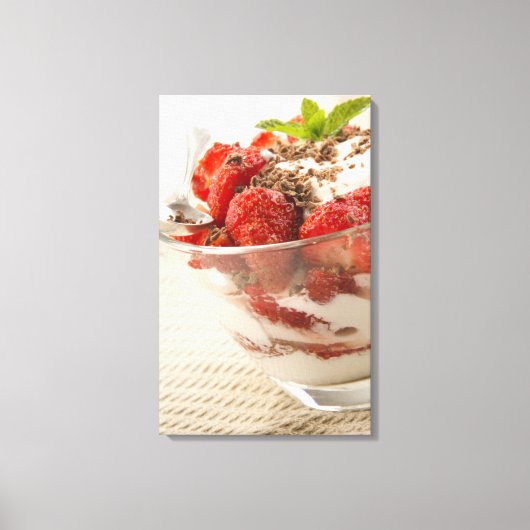 Aardbeiensap met vers yoghurt canvas afdruk (Voorkant)