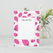 Aardbeiroze baby shower-uitnodiging kaart (Staand voorkant)