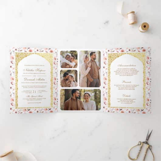 Aarde Bloemen Alles in een Gouden Indische bruilof Drieluik Uitnodiging (Binnen)