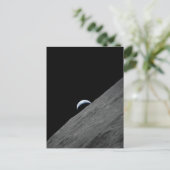 Aarde Crescent stijgt boven het oppervlak van Moon Briefkaart (Staand voorkant)