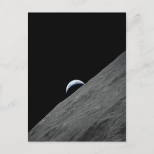 Aarde Crescent stijgt boven het oppervlak van Moon Briefkaart