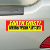 Aarde eerst bumpersticker (Op auto)