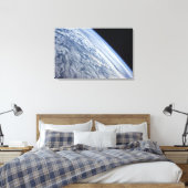 Aarde-horizon tegen de duisternis van de ruimte canvas afdruk (Insitu (Slaapkamer))