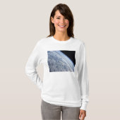 Aarde-horizon tegen de duisternis van de ruimte t-shirt (Voorkant volledig)