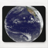 Aarde met drie tropische cyclonen in de Stille Oce Muismat (Voorkant)