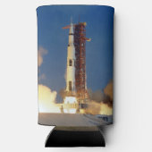 Aarde schudt als Saturnus V naar maan blaast (Achterkant)