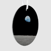 Aarde stijgt boven de maanhorizon. ornament (voorkant)