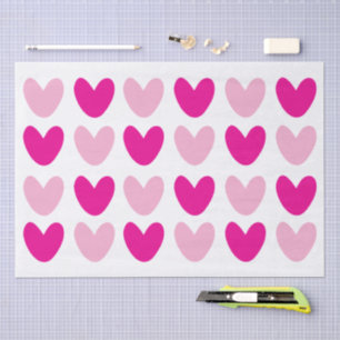 Aardige speelse roze harten tekening op maat tissuepapier