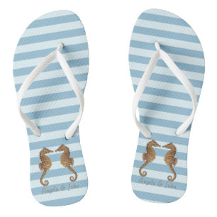 Aardige zeepaarden verliefd op lichtblauwe strepen teenslippers