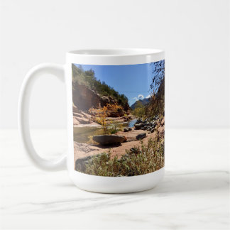 Aarding in Sedona Tranquility Schilderachtige koff Koffiemok