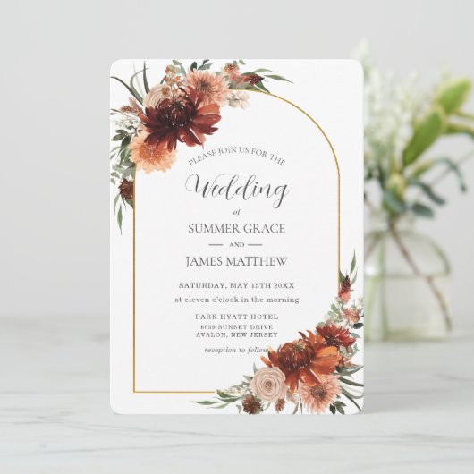 Aardse terracotta roest bloemenboog bruiloft kaart (Staand voorkant)