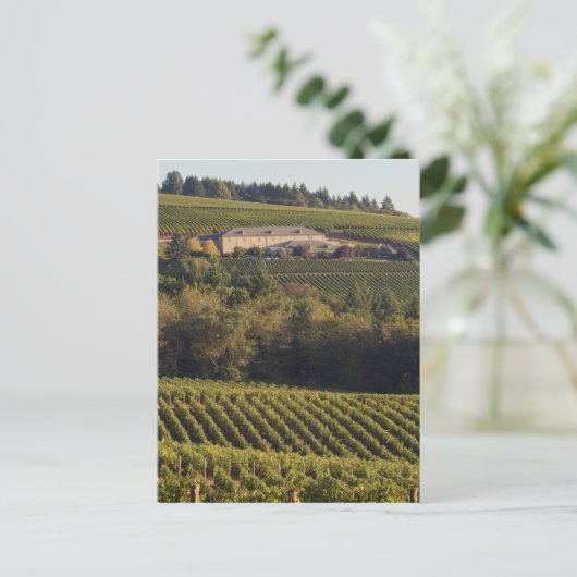 Aartstop tan bouwt op heuvel briefkaart (Staand voorkant)