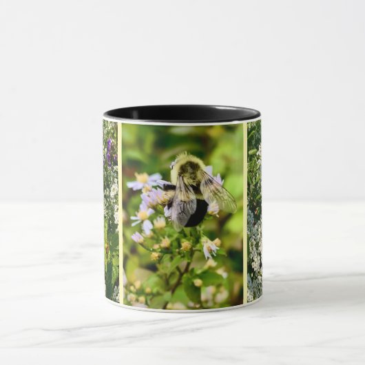 Abeille avec tasse de fleurs. (Centre)