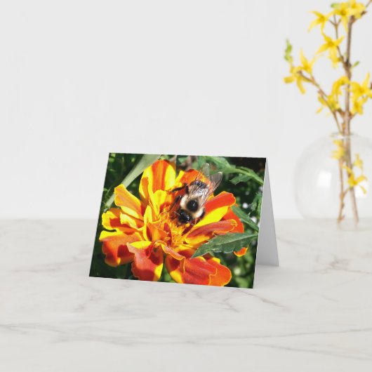 Abeille de carte de note de région boisée (Fleur jaune)