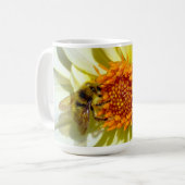Abeille de miel et tasse de café à fleurs. (Devant gauche)