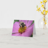 Abeille sur la carte de note de fleur (Fleur jaune)