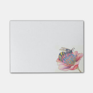 abeille sur la note de post-it rose de fleur