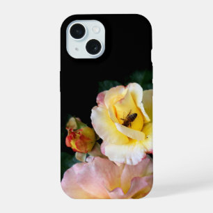 Abeille sur roses fleurs roses jaunes