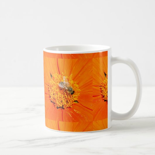abeilles sur la tasse de fleurs d'orange (Droite)