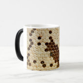 Abeilles sur la tasse de peigne de miel (Devant gauche)