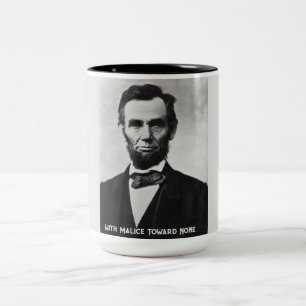Abraham Lincoln - Avec Malice Vers Aucune Mug