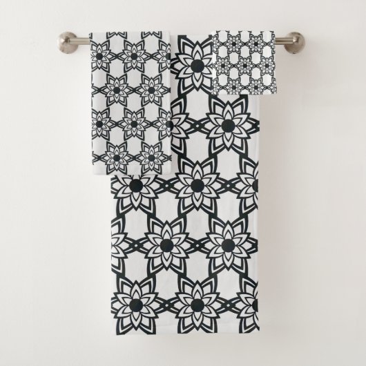 Abstract Black Flower Mandala Pattern on White Bad Handdoek (Insitu)