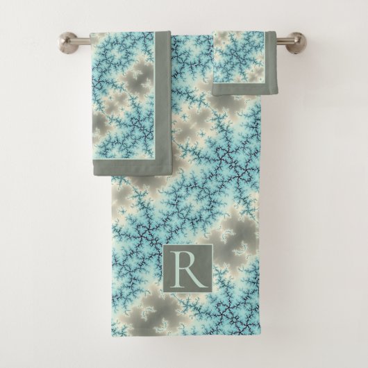 Abstract blauw, grijs sneeuwvlokpatroon en monogra bad handdoek (Insitu)
