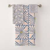 Abstract Bloemenblauw geel Retro Boho Floral Bad Handdoek (Insitu)