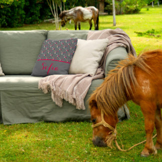 Abstract driehoekspatroon naam grijs werpt kussen