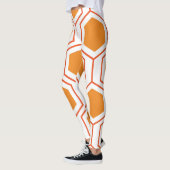 Abstract geometrical pattern in oranje and leggings (Links)