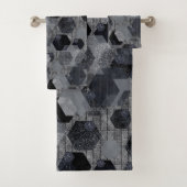 Abstract geometrisch patroon, zwart en grijs. bad handdoek (Insitu)