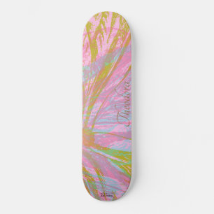 Abstract goudvlinderroze vioolpatroon skateboard