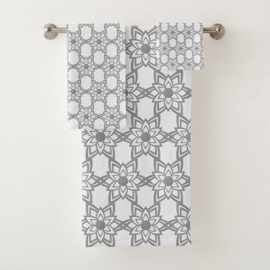Abstract Gray Flower Mandala Pattern on White Bad Handdoek (Insitu)