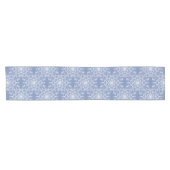 Abstract Lacy Fractal Snowflake Pattern op Blue Korte Tafelloper (Horizontaal)