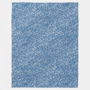 Abstract patroon 140523 - White on Shibori Blue Fleece Deken