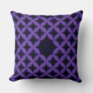 Abstract patroon met paarse geometrische bloemblaa kussen